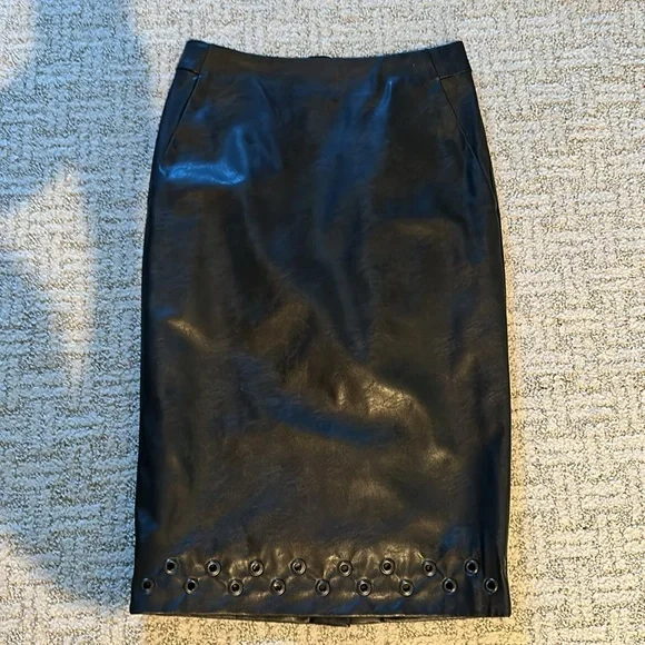 Carine Roitfeld for Uniqlo Faux Leather Pencil skirt studs at the bottom size 2 - Picture 3 of 15